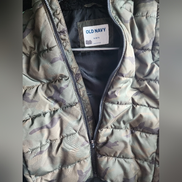 Camouflage Puffer Vest with Gray Sleeves - Picture 7 of 8